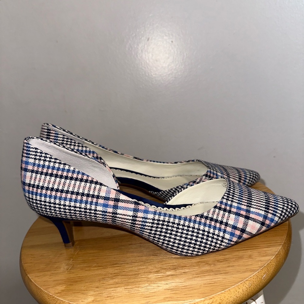 1901 Pumps - image 4